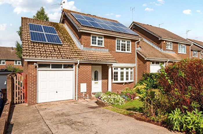 4 Bedroom Link Detached House For Sale In Cheviot Drive, Thornbury, BS35