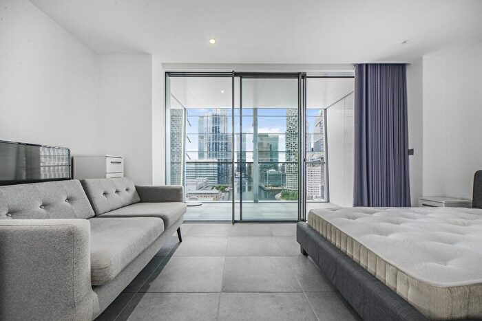Flat To Rent In Dollar Bay Place London, E14