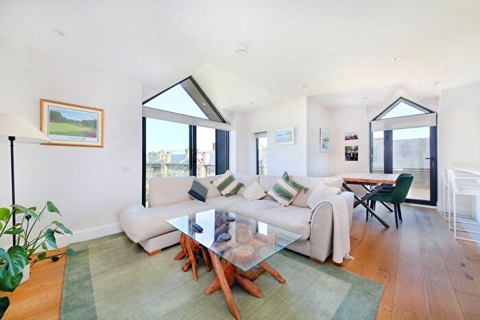 2 Bedroom Property For Sale In Groom Crescent, Earlsfield, SW18