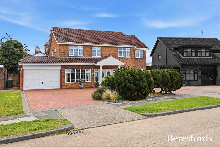 4 Bedroom Detached House For Sale In Sherwood, North Stifford, RM16