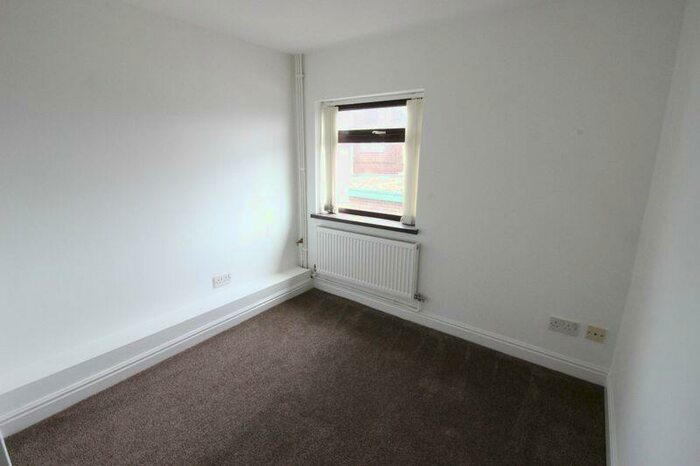 2 Bedroom Flat To Rent In Ash Bank Road, Stoke-On-Trent, ST9