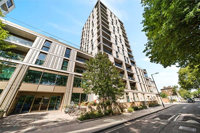 2 Bedroom Apartment For Sale In Downs Road, London, E5