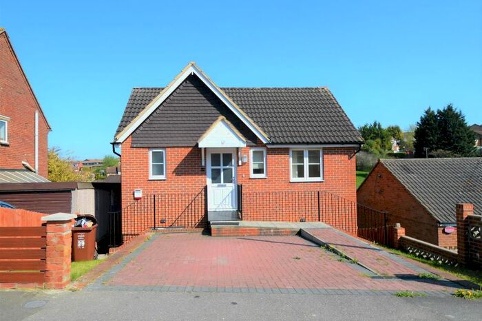 3 Bedroom Property To Rent In Tedder Avenue, Chatham, ME5