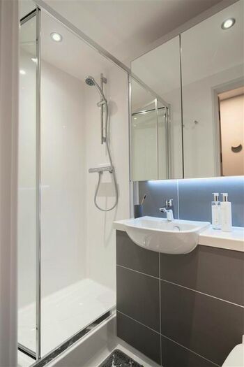 Studio To Rent In Lido Road, Guildford GU1