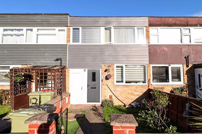 3 Bedroom Terraced House For Sale In Kinloch Place, Bletchley, Milton Keynes, MK2