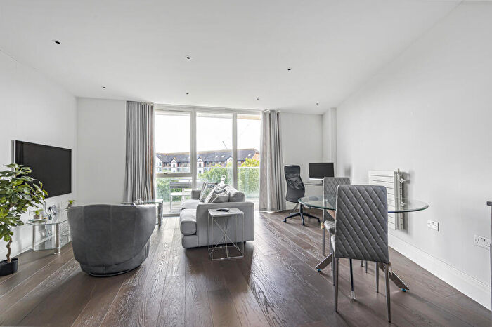 1 Bedroom Apartment To Rent In Hamond Court, Queenshurst Square, Kingston Upon Thames, Surrey, KT2