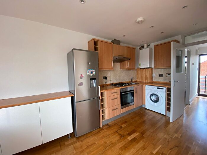 1 Bedroom Maisonette To Rent In Baker Street, Enfield, EN1