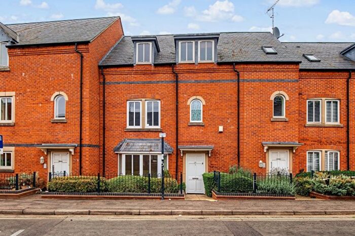 2 Bedroom Maisonette For Sale In Bridge Court, Banbury, OX16