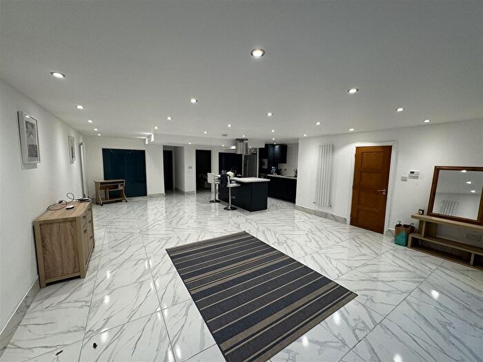 1 Bedroom Flat To Rent In North Street, Winkfield, Windsor, SL4