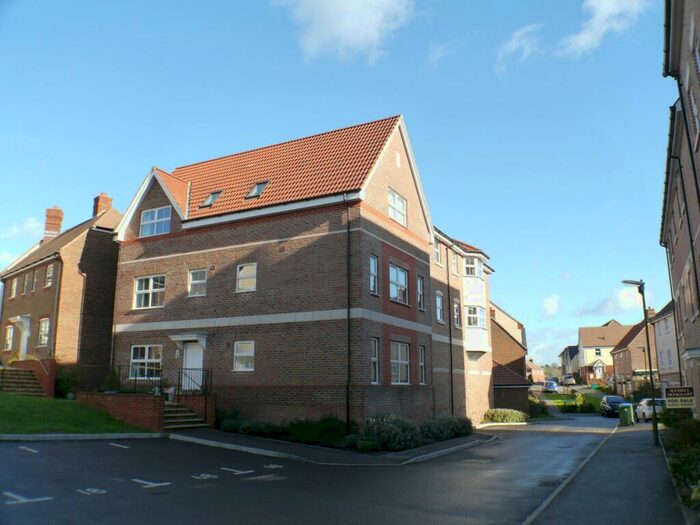 2 Bedroom Flat To Rent In Harwood Close, Pulborough, RH20