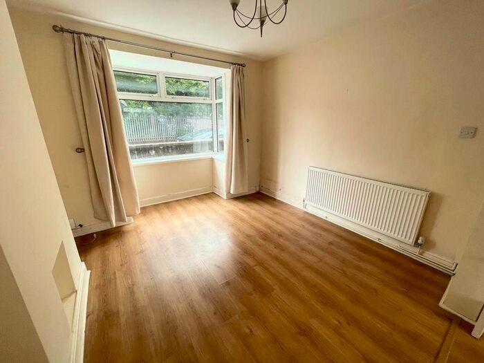 3 Bedroom Semi-Detached House To Rent In Swindon, Wiltshire, SN1