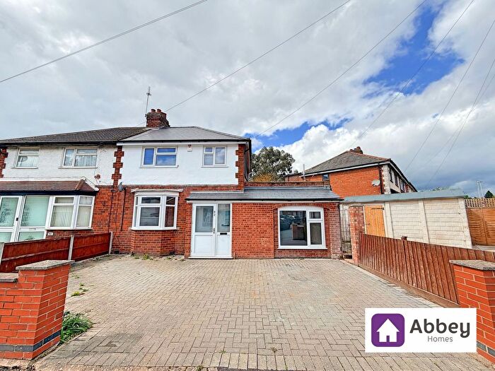 4 Bedroom Semi Detached House To Rent In Gwencole Crescent, Leicester, LE3