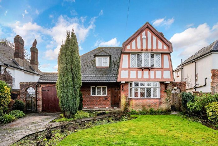 3 Bedroom Detached House For Sale In Fiddicroft Avenue, Banstead, SM7