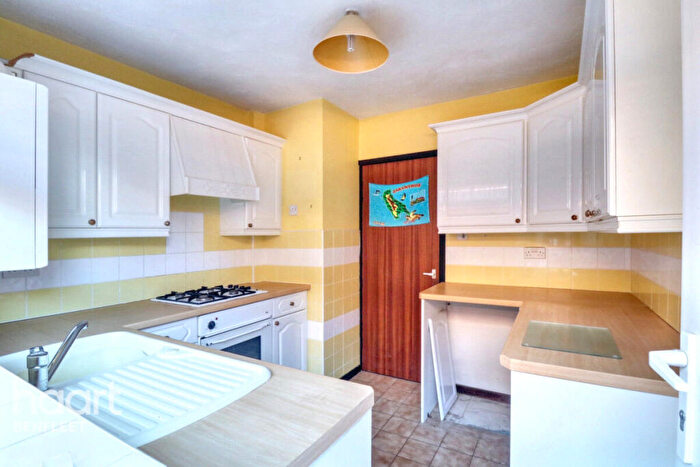 2 Bedroom Detached Bungalow For Sale In New Road, Canvey Island, SS8