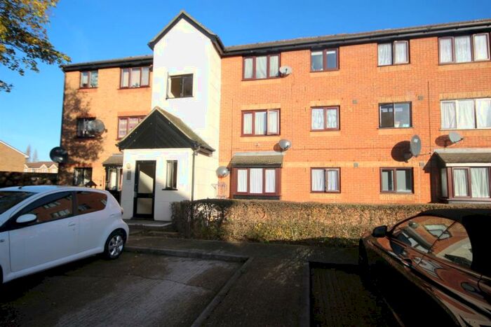 1 Bedroom Flat To Rent In Plowman Close, London, N18