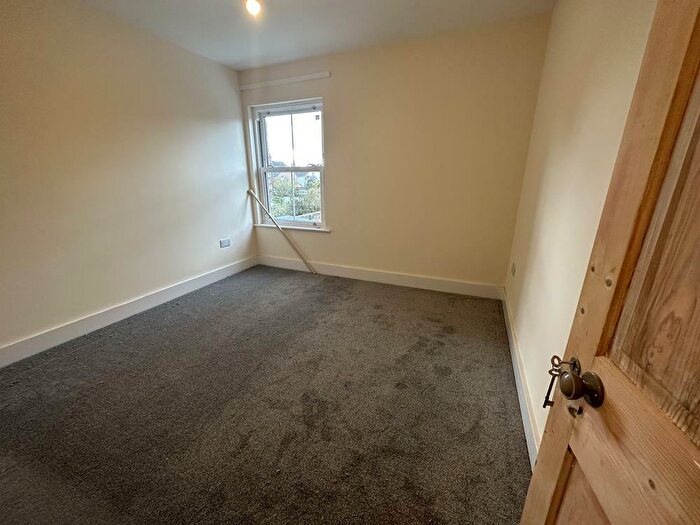 2 Bedroom End Of Terrace House To Rent In Dunville Road, Bedford, MK40