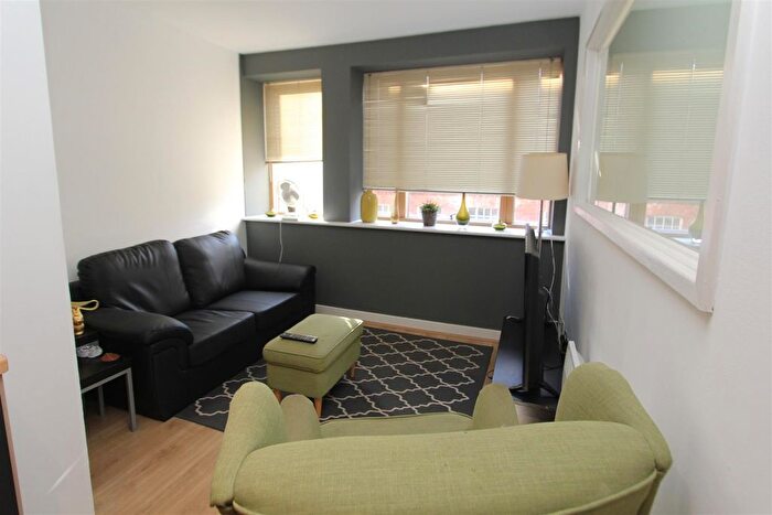 1 Bedroom Flat For Sale In South Parade, Leeds, LS1