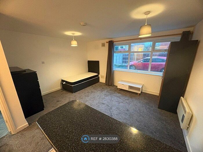Studio To Rent In Brook Road, Manchester, M14