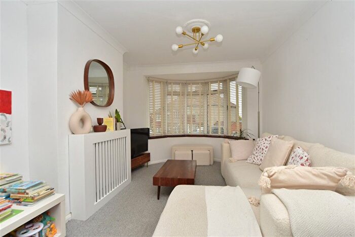 5 Bedroom Semi-detached House For Sale In Allington Drive, Rochester, Kent, ME2