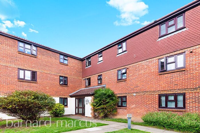 2 Bedroom Flat For Sale In Lewis Road, Mitcham, CR4