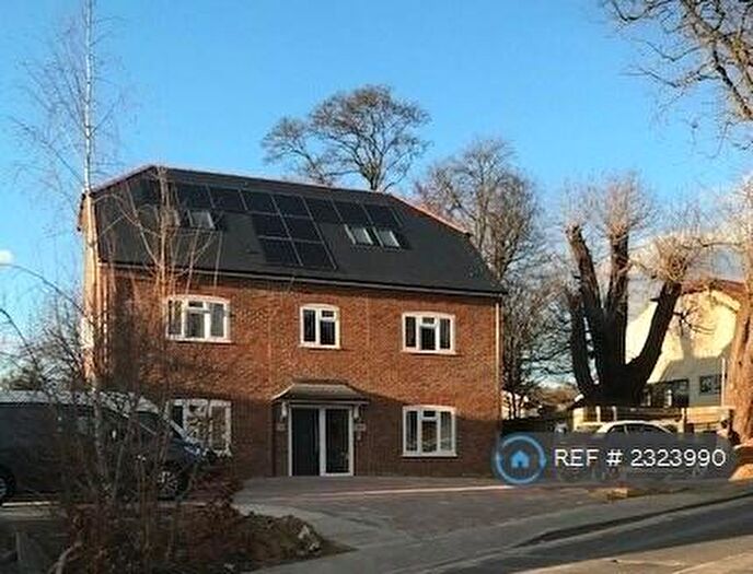 Studio To Rent In Greenhill, High Wycombe, HP13