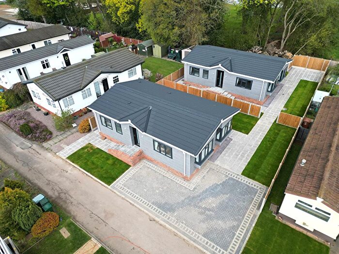 2 Bedroom Park Home For Sale In Woodlands Drive, Kings Langley, Hertfordshire, WD4