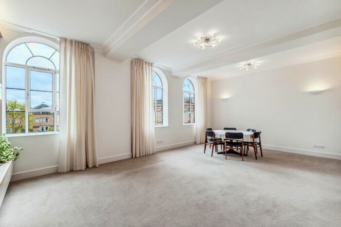 2 Bedroom Flat For Sale In Brasenose Drive, Barnes, SW13