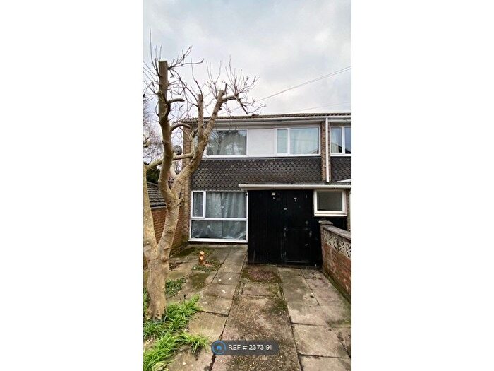 3 Bedroom Semi-Detached House To Rent In Malvern Close, Nottingham, NG3