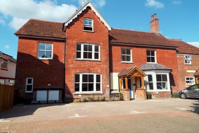 1 Bedroom Flat To Rent In Horsefair House, Romsey, SO51