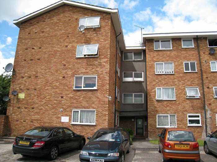 2 Bedroom Flat To Rent In Eastern Avenue Newbury Park, IG2