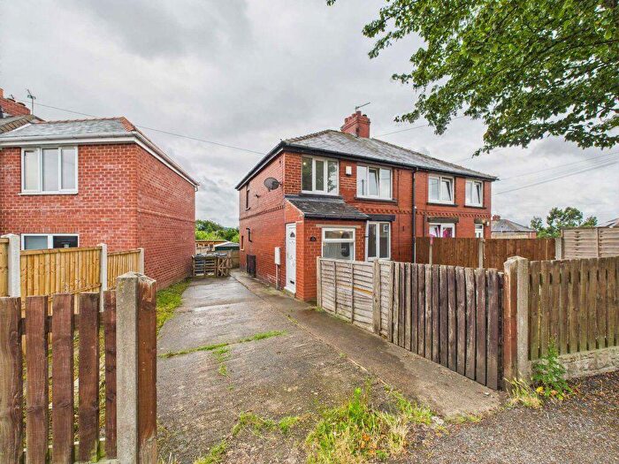 3 Bedroom Semi-Detached House To Rent In Bank End Avenue, Worsbrough, S70