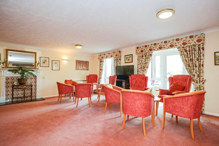 1 Bedroom Apartment For Sale In Ashdene Gardens, Kenilworth, Warwickshire, CV8