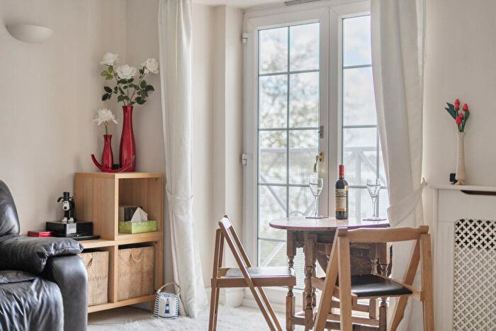 2 Bedroom Apartment For Sale In York Road, Netley Abbey, SO31