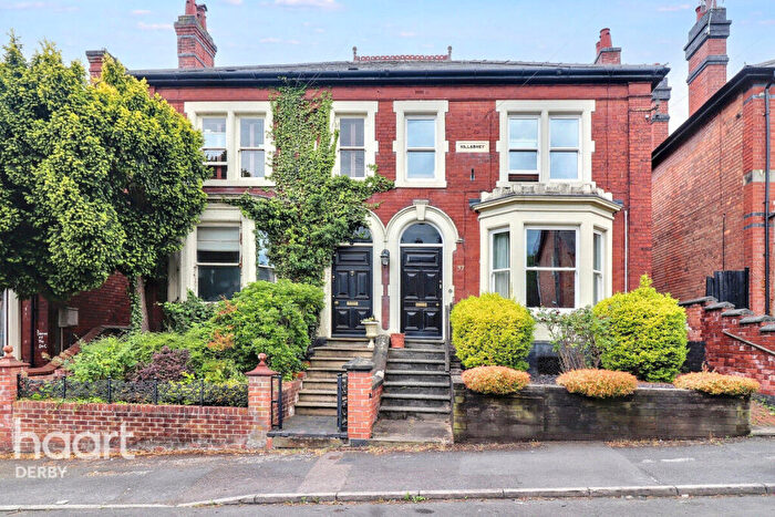 3 Bedroom Semi-Detached House For Sale In Breedon Hill Road, Littleover, DE23