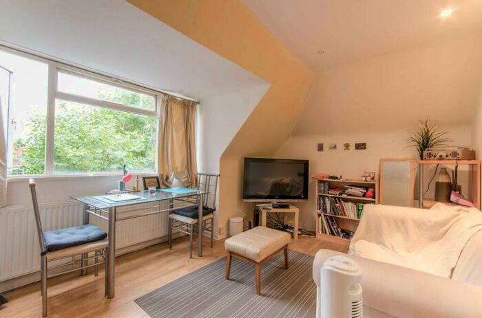 2 Bedroom Flat To Rent In Fordwych Road, West Hampstead, NW2
