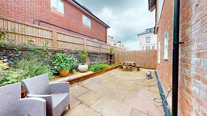 2 Bedroom Flat To Rent In Lansdowne Road, Hove, BN3