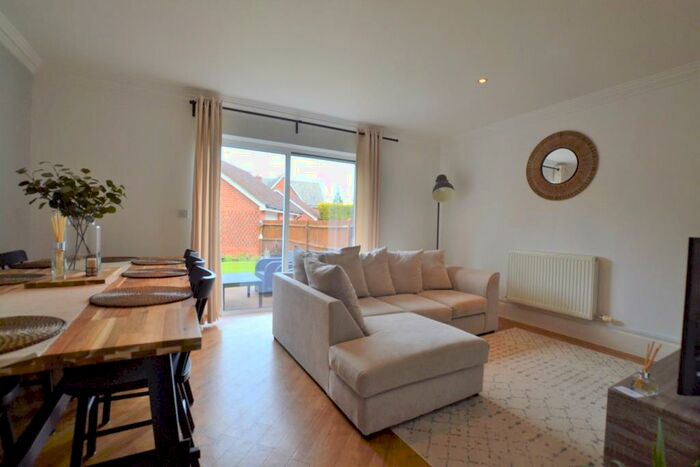 4 Bedroom Town House To Rent In Chertsey Street, GU51