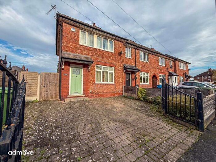 3 Bedroom End Terrace House For Sale In Lee Avenue, Altrincham, WA14