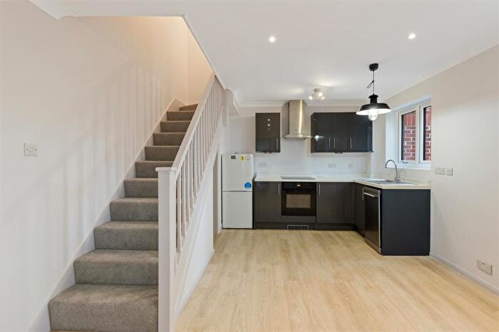 1 Bedroom End Of Terrace House For Sale In Sandringham Road, Petersfield, GU32