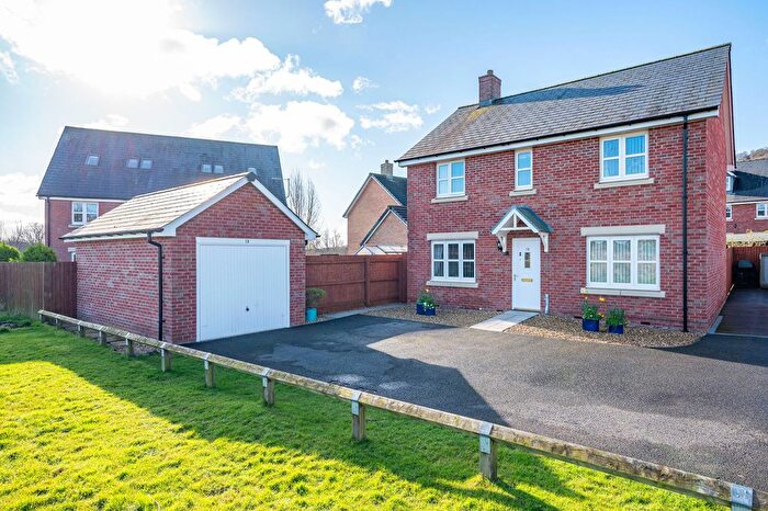 4 Bedroom Detached House For Sale In Ffordd Sain Ffwyst, Llanfoist, NP7