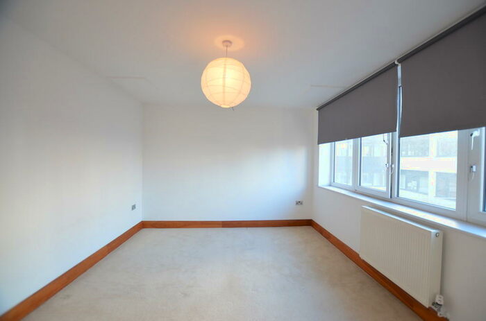 2 Bedroom Apartment To Rent In Scarbrook Road, Croydon, Surrey, CR0