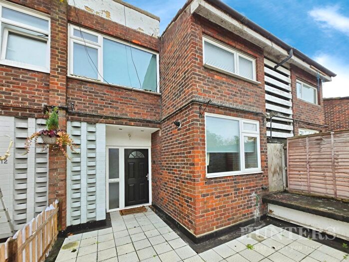 2 Bedroom Maisonette To Rent In Beacon Grove, Carshalton, Surrey, SM5