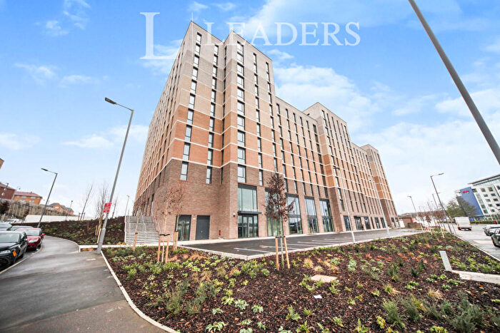 2 Bedroom Apartment To Rent In Chevette Court - Bedroom - Furnished - - Modern Apartment Next To Saxon Square, LU2