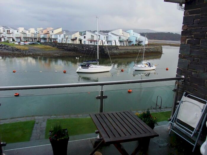 2 Bedroom Flat To Rent In Cerrig Yr Afon, Porthmadog, LL49