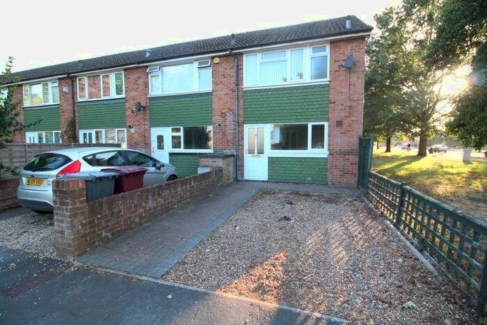 2 Bedroom End Of Terrace House To Rent In Dunsfold Road, Tilehurst, Reading. RG30