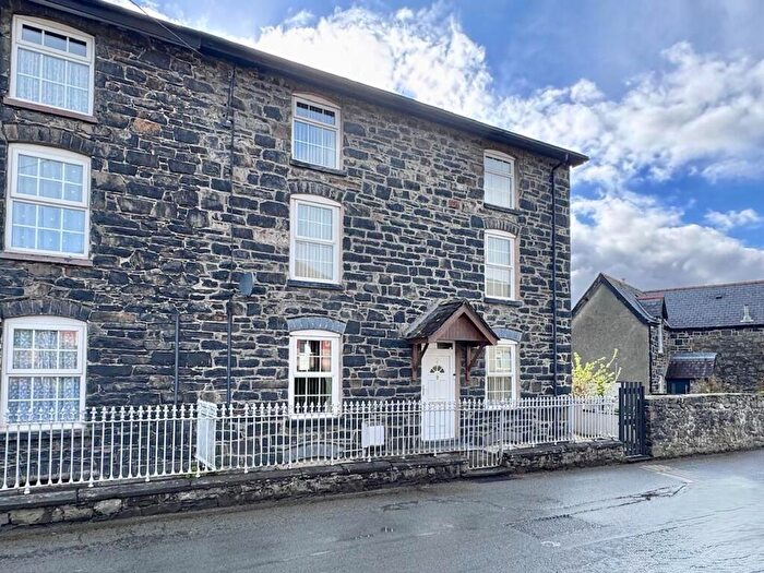 4 Bedroom House For Sale In Pen Dre, Llanrwst, LL26