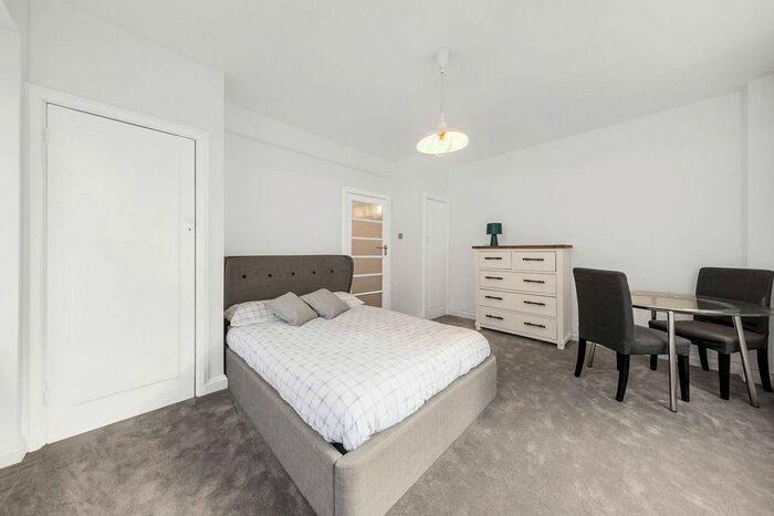 Studio To Rent In Petty France, Westminster, London, SW1H