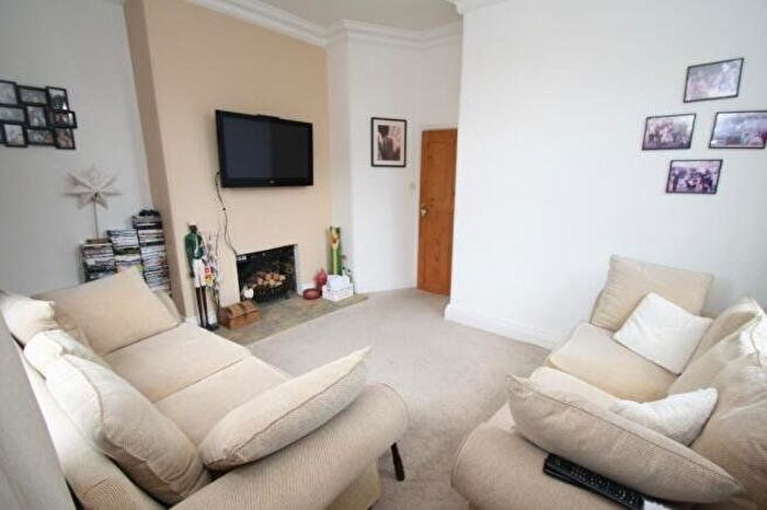 1 Bedroom Flat To Rent In Park Villas, Leeds, West Yorkshire, LS8