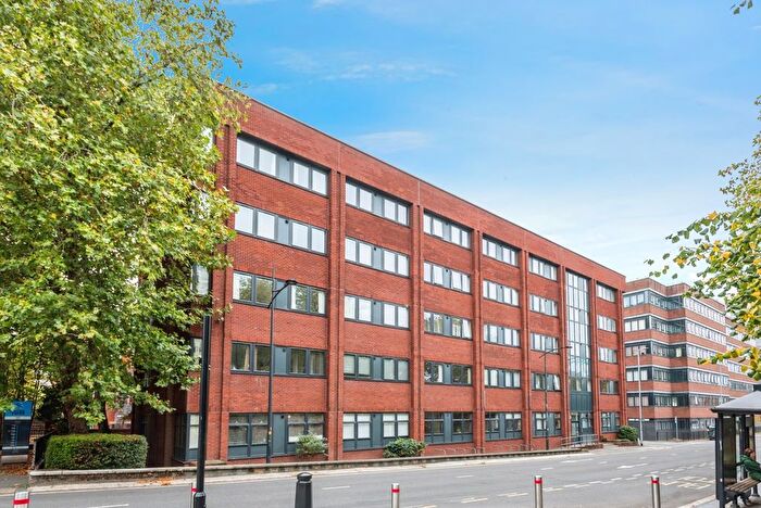 1 Bedroom Flat For Sale In Farnsby Street, Swindon, Wiltshire, SN1