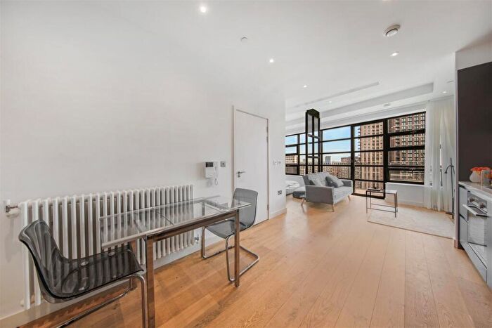 Apartment To Rent In Defoe House, City Island, E14